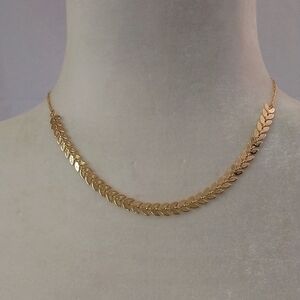 Elegant Gold tone Leaf Necklace, choker style 8"-10" NWT